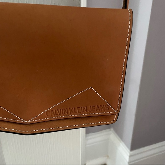 Calvin Klein Contrast Stitch Crossbody bag Light Brown 8 X 4.5” Leather NWOT - Picture 3 of 11